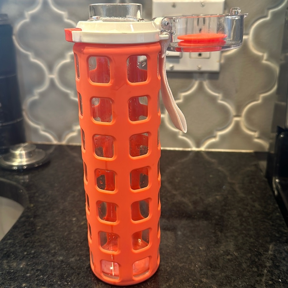 Glass Ello water bottle w silicone sleeve